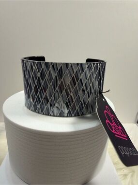🩷5/$10🩷 paparazzi Gray Marbled Crisscross Cuff Bracelet